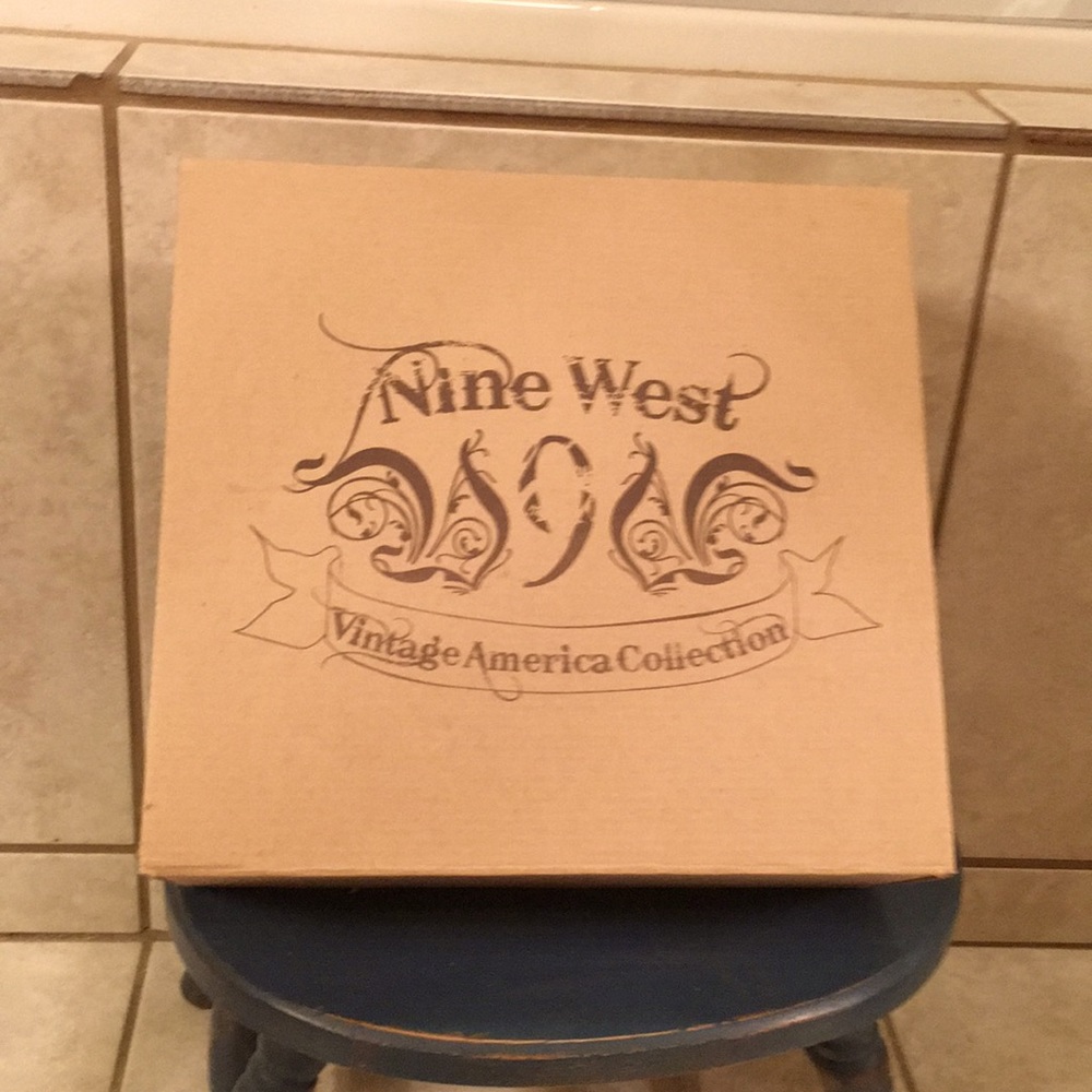 Vintage style black leather Nine West boots